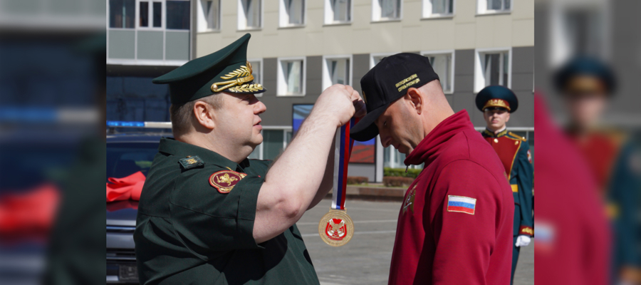 Заместитель директора Росгвардии генерал-полковник Василий Сонин поздравил победителей Всероссийского конкурса профессионального мастерства «Лучший по профессии» 