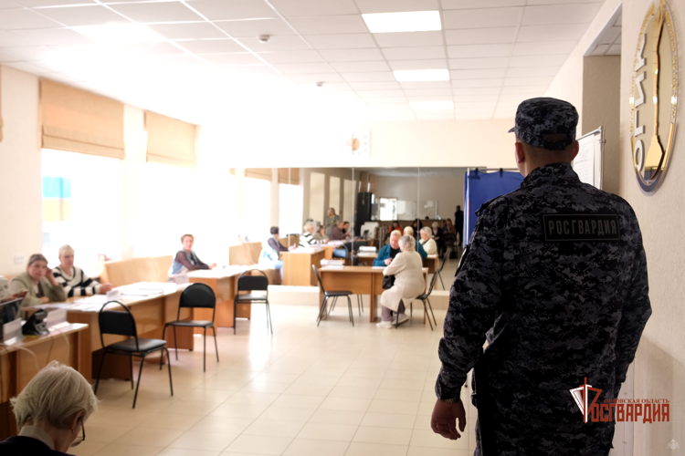 Росгвардейцы обеспечили общественную безопасность на выборах в Орловской области