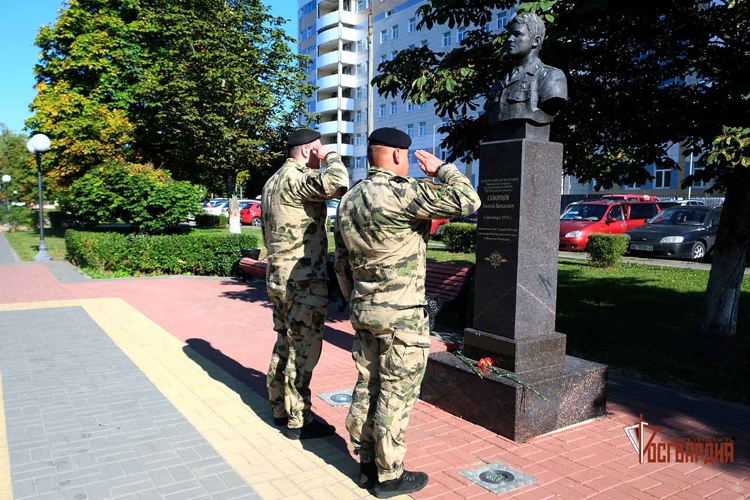 В Орле росгвардейцы почтили память Героя России Алексея Скворцова