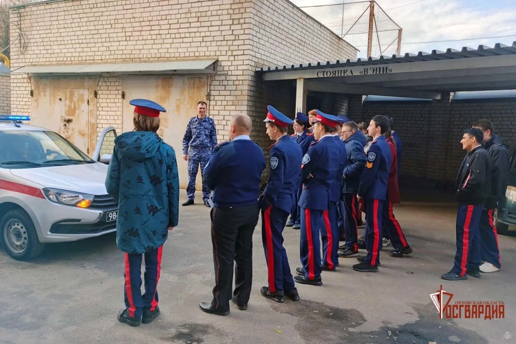 Орловские школьники побывали на экскурсии во вневедомственной охране Росгвардии