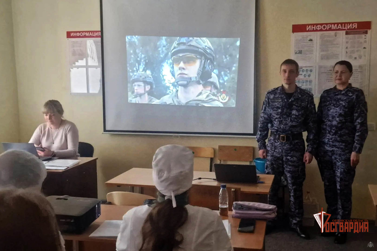 Ливенские росгвардейцы поговорили о безопасности со студентами медиками