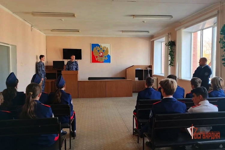 Орловские школьники побывали на экскурсии во вневедомственной охране Росгвардии